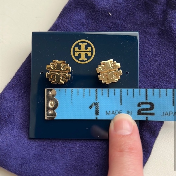 Tory Burch Large T Logo Stud Earrings, Gold color - Picture 3 of 5